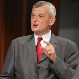 Primarul Oprescu ne linisteste: "Si in Germania, 40% din drumuri sunt varza."
