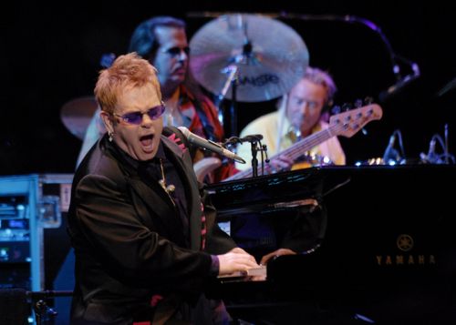 Veniti la concertul lui Sir Elton John ?
