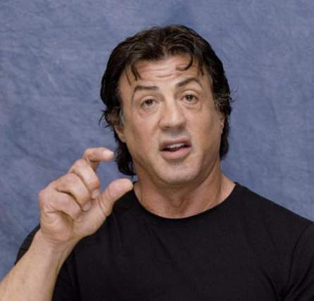 Stallone se retrage de la Hollywood. Cine-ar mai trebui s-o faca ?