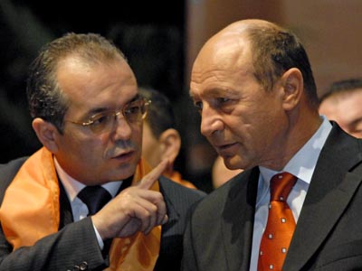 Neasteptatul razboi civil dintre presedintele Traian Basescu si premierul Emil Boc Neasteptatul razboi civil dintre presedintele Traian Basescu si premierul Emil Boc
