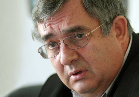 Dan Voinea: Nu au existat teroristi in decembrie '89. Sotii Ceausescu au fost ucisi pentru a salva administratia comunista, care dureaza si azi 