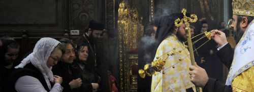 1 euro acatistul de o zi, 24 de euro abonamentul la pomenire pe o luna