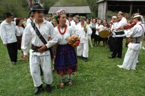 Ce inseamna "tipic romanesc" pentru voi ?