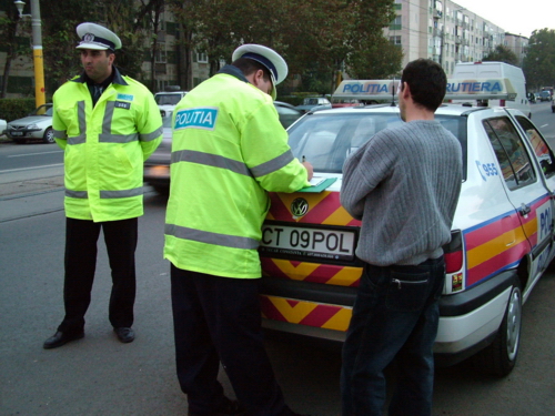 "Spionii" din trafic: discuțiile dintre șoferi și agenții de circulație vor fi înregistrate "Spionii" din trafic: discuțiile dintre șoferi și agenții de circulație vor fi înregistrate