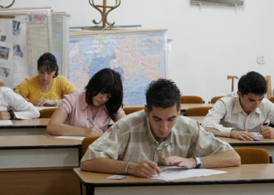 Este programa scolara prea incarcata in Romania?