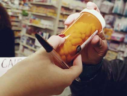 Cat cheltuiti pe medicamente, lunar ?