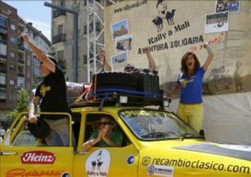 Patru spanioli vor sa traverseze desertul african cu Dacia 1300