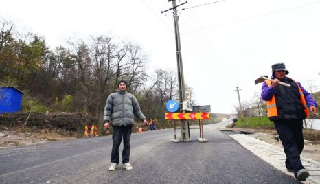 Au făcut şoseaua în jurul stâlpului... Au făcut şoseaua în jurul stâlpului...