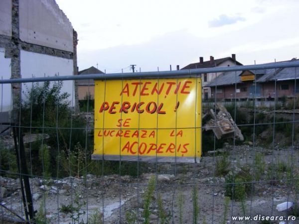 Nu-'s chiar hotarati cu modelul de tigla, dar in rest... muncesc din greu la acoperis....