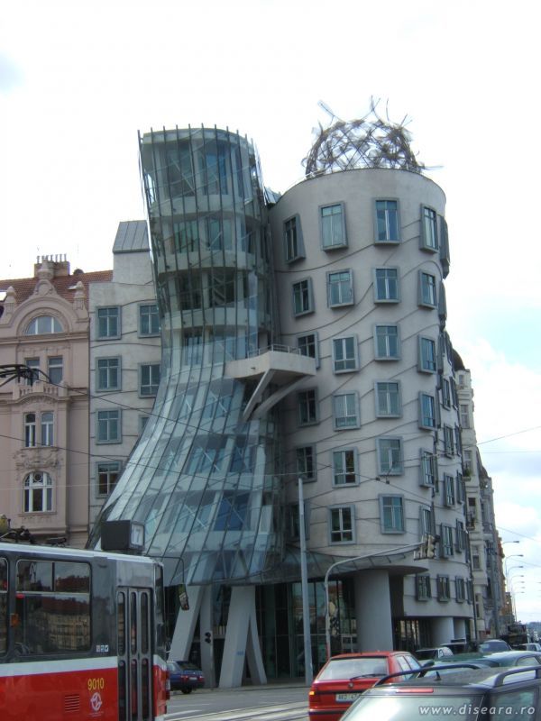 Cladire futurista in Praga
