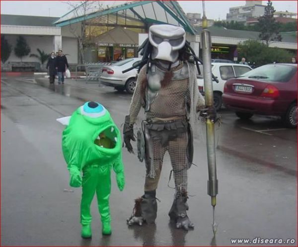 The Overlords on Earth, visiting the Mall