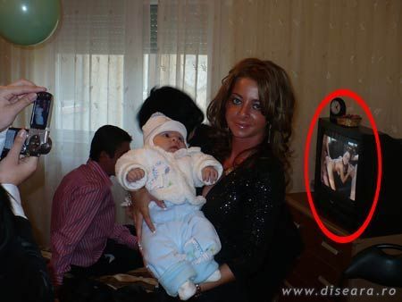 Hehe... ce bine m-am distrat la botezul fetei lui sora-mea!... 