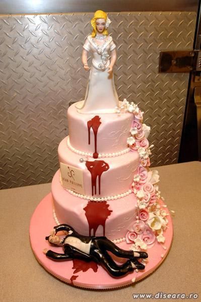 Cake for... divorce ???!! I wonder what she did cut to him ?????