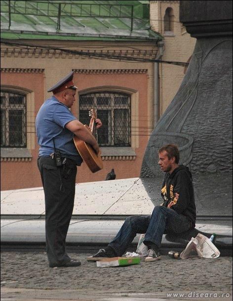 Hai, bah, sa-ti arat eu cum se canta, ca tu habar n-ai...
