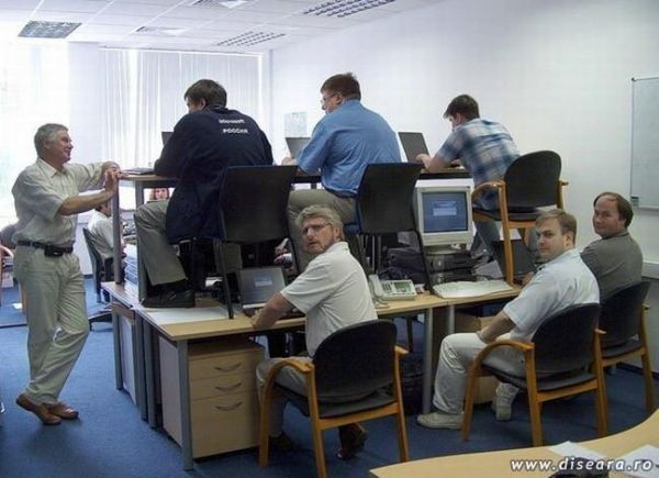 Cum arata recesiunea economica la multinationale; parca uneori incepe si sa miroasa urat de sus...