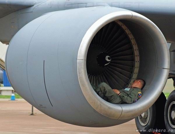 Doreleee... vezi ca pleaca avionul...