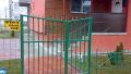 Very well guarded property... especially the small fence in the right surely is a big obstacle for any thief...