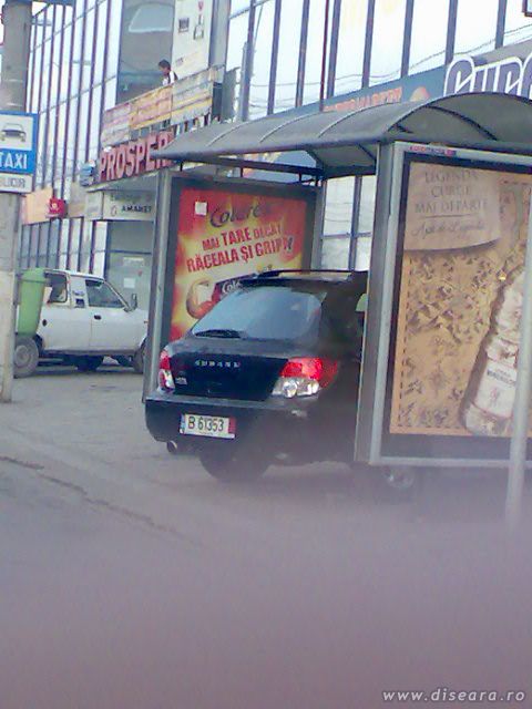 Is it waiting for the bus ?
