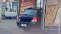 Oare asteapta autobuzul ?