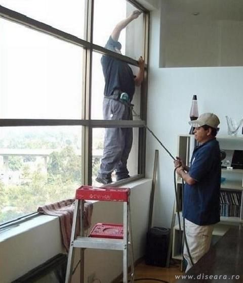 Din cauza astuia semnam protectia muncii..