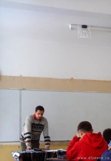 Hey, teacher, smile to the camera !
