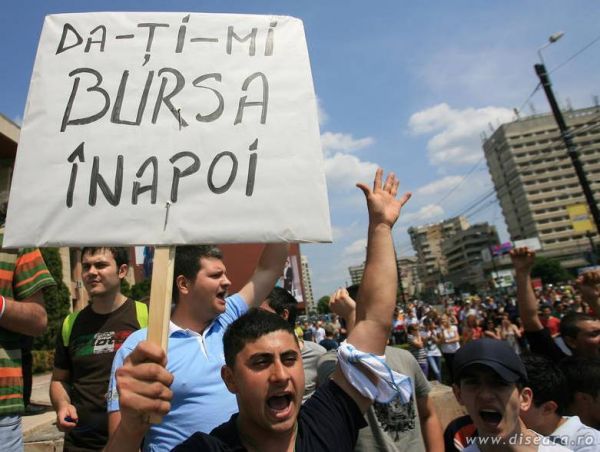 Domnu' Boc! Lasati-i dom'le bursa poate invata sa scrie!!!