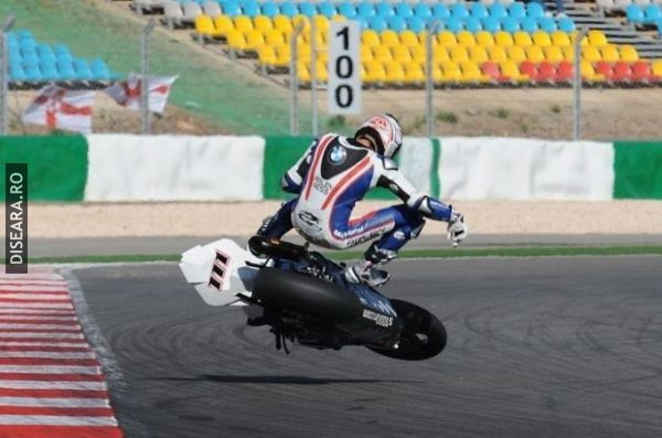 Moto-skating