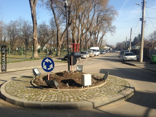 Sens giratoriu pe sens unic in Bailesti, cu reflectoare pe felinar