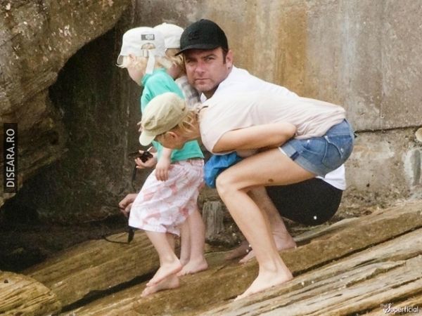 Liev Schreiber has really pretty legs!