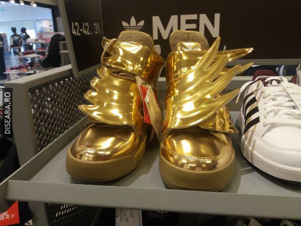 Zeul Hermes se încalță de la Adidas