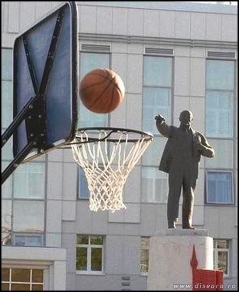 Lenin se inalta si arunca de 3 puncte