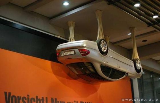 Don't throw the chewing gum on the ceiling !
