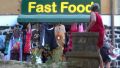 As manca ceva de la Fast-Food, o bluza sau un pantof...
