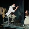 Imagini Omul-pubelă - teatrul descompus